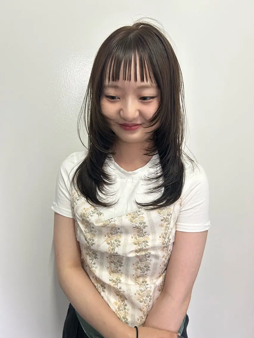 ロング カラー ブラウンカラー 透明感カラー ハッシュカット オン眉 カット ヘアカラー トリートメント ひかりダブルカラー/ レイヤー/ボブパーマのヘアスタイル