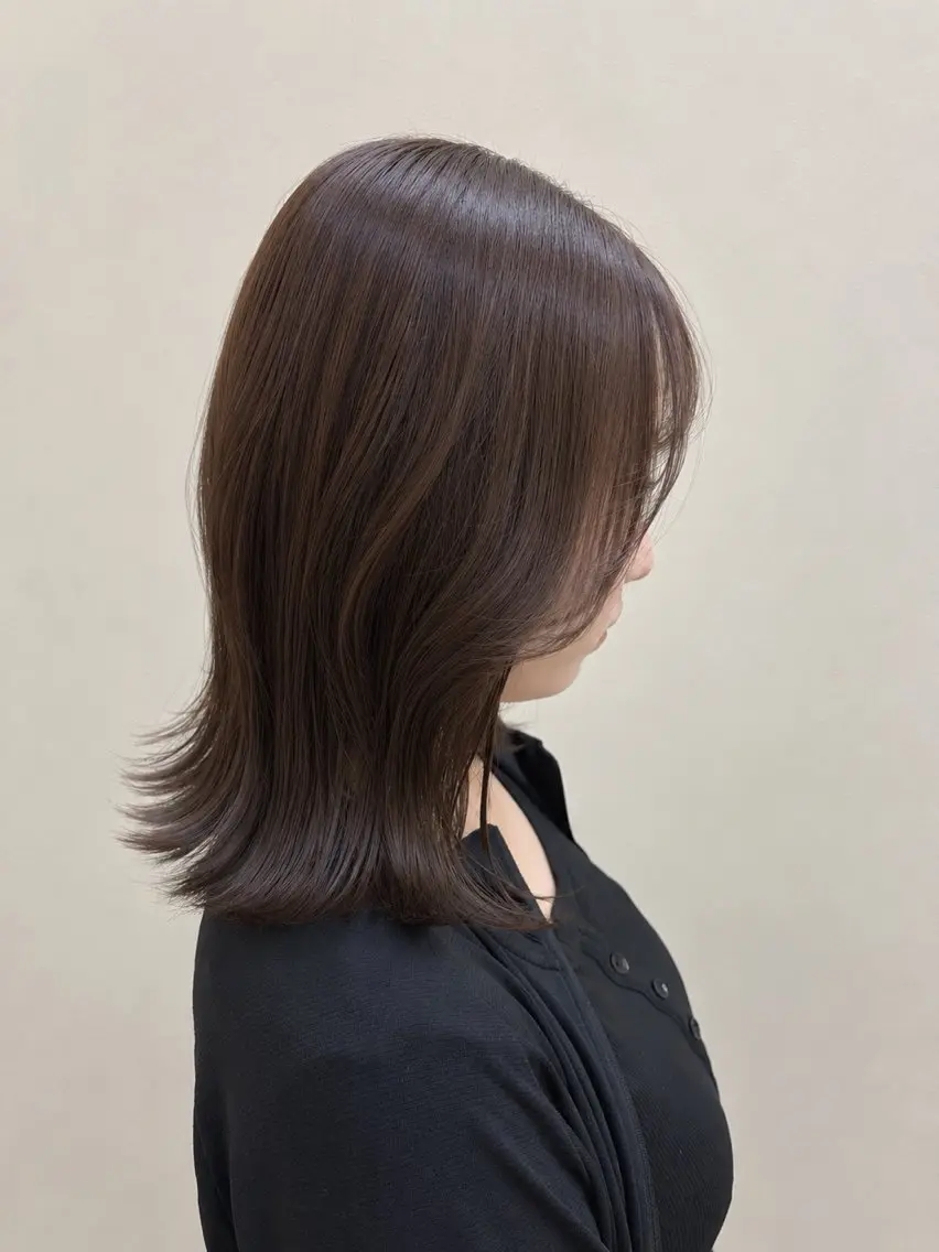 ミディアム 西山 琴音のヘアスタイル