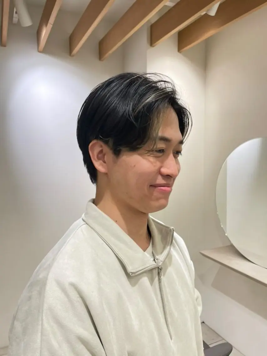 メンズ センターパート ヤスダ ホノカのヘアスタイル