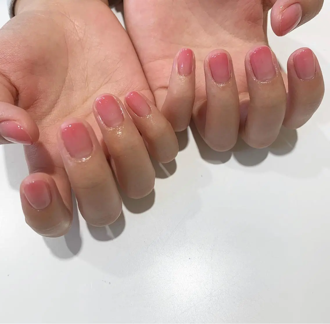 ネイル グラデーション ピンク 赤色 佐藤 穂乃香のネイルデザイン