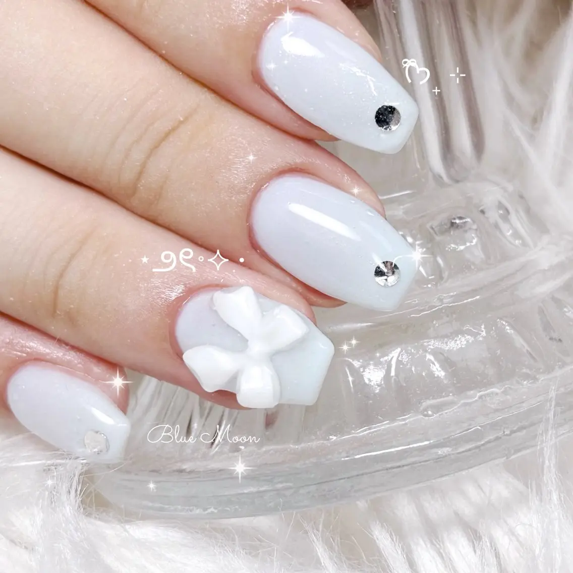 ネイル リボン ストーンネイル ハンドネイル フットネイル ハンドケア nail salon Blue Moonのネイルデザイン