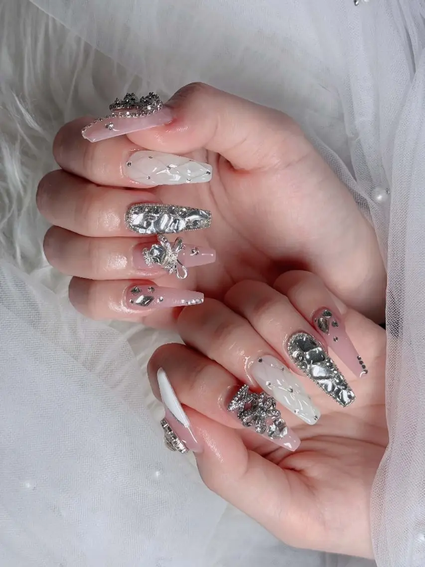 ネイル チークネイル フレンチネイル キラキラネイル 韓国ネイル マグネットネイル ハンドネイル Buruberii hbaby nailのネイルデザイン