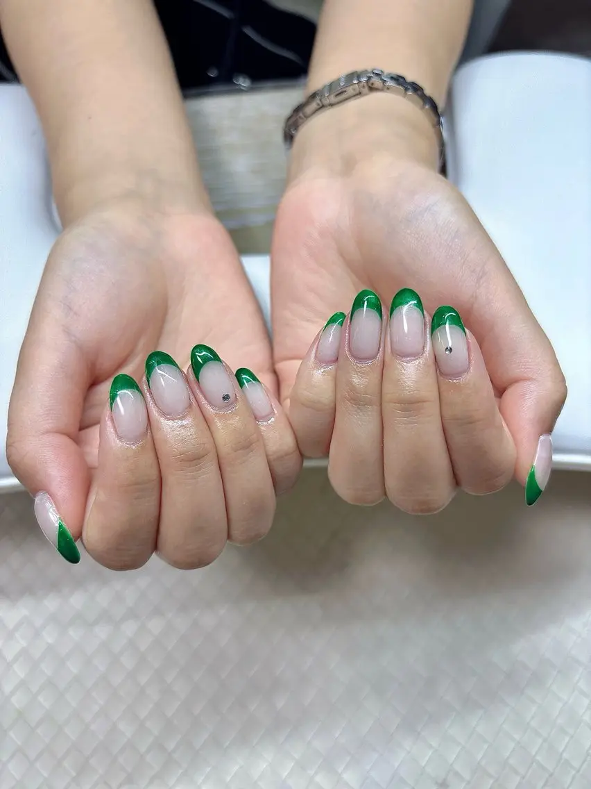ネイル フレンチネイル グリーン 持ち込み ハンドネイル Rei / U.NI nailのネイルデザイン