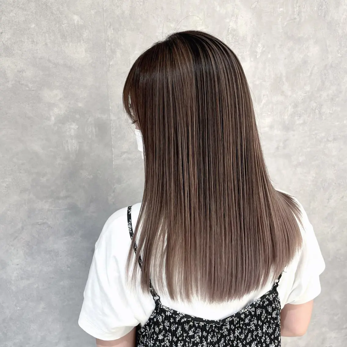 ロング カラー バレイヤージュ ブリーチ ケアブリーチ レイヤーカット 美髪縮毛矯正✨ カラーが得意💪本間のヘアスタイル
