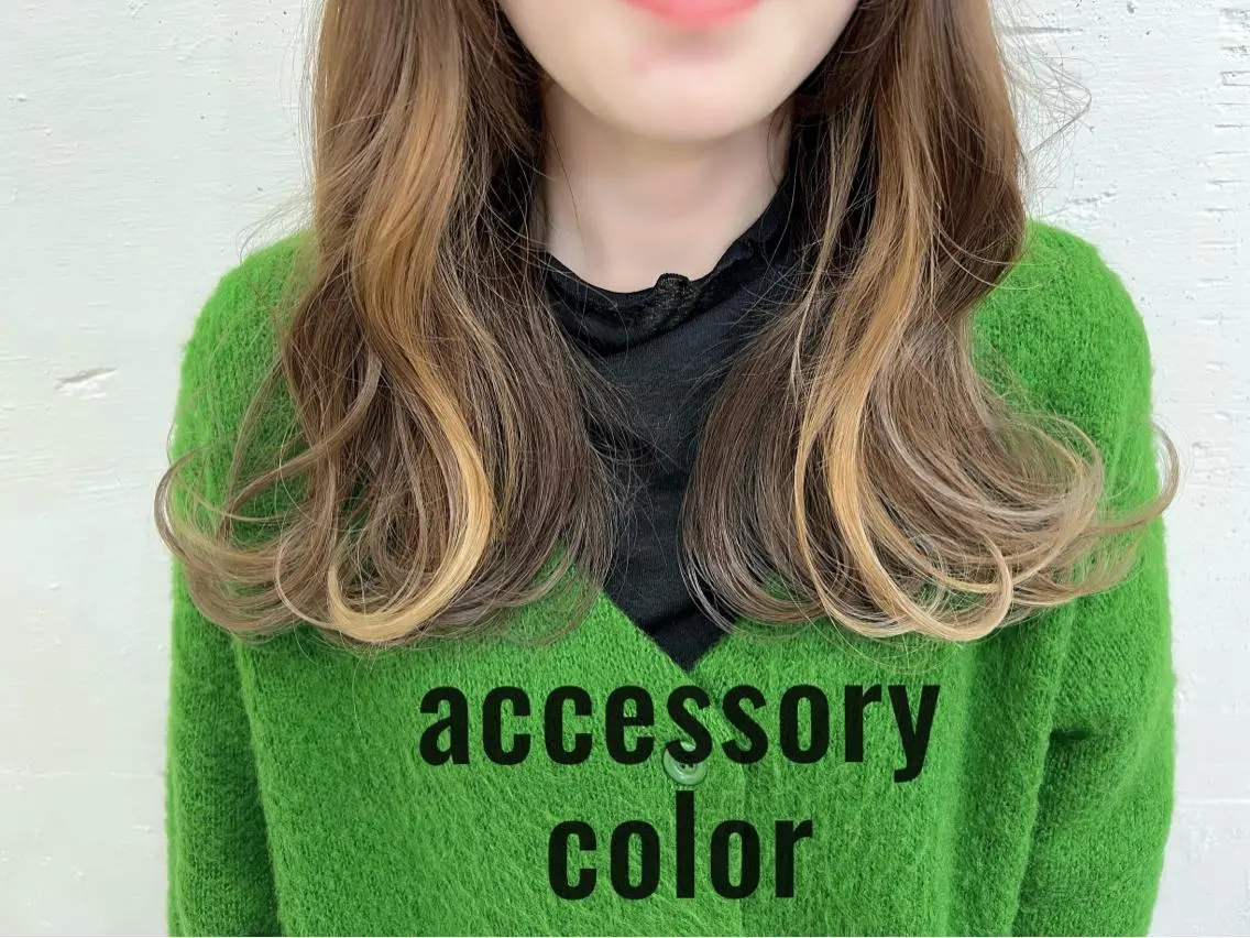 セミロング カラー N4C エヌフォーシーのヘアスタイル
