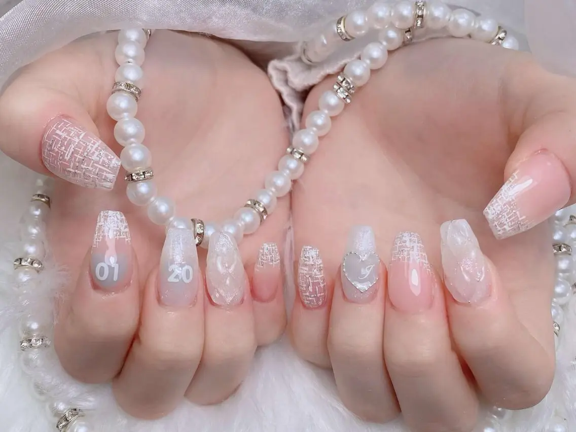 ネイル 成人式 ジェルネイル ロングネイル マグネットネイル ミディアムネイル ハンドネイル MoMoA Nail ネイル長さ出し専門店のネイルデザイン