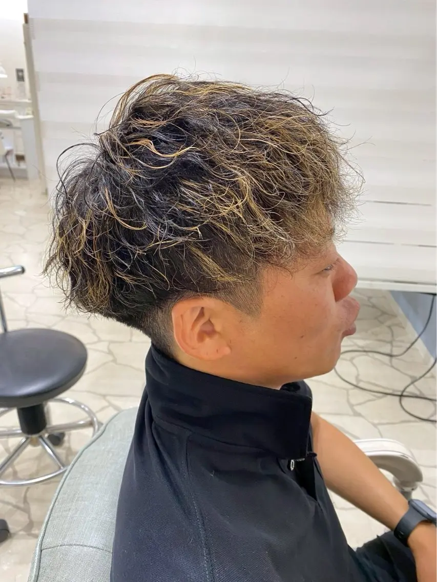 カラー パーマ 三宅 隼生のヘアスタイル