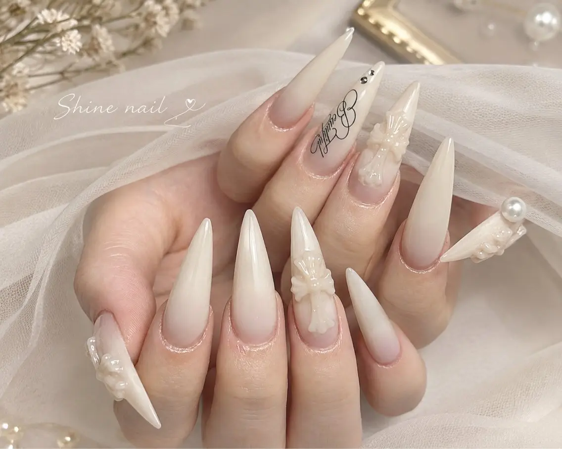 ネイル shine 🎀 長さ出し専門のネイルデザイン