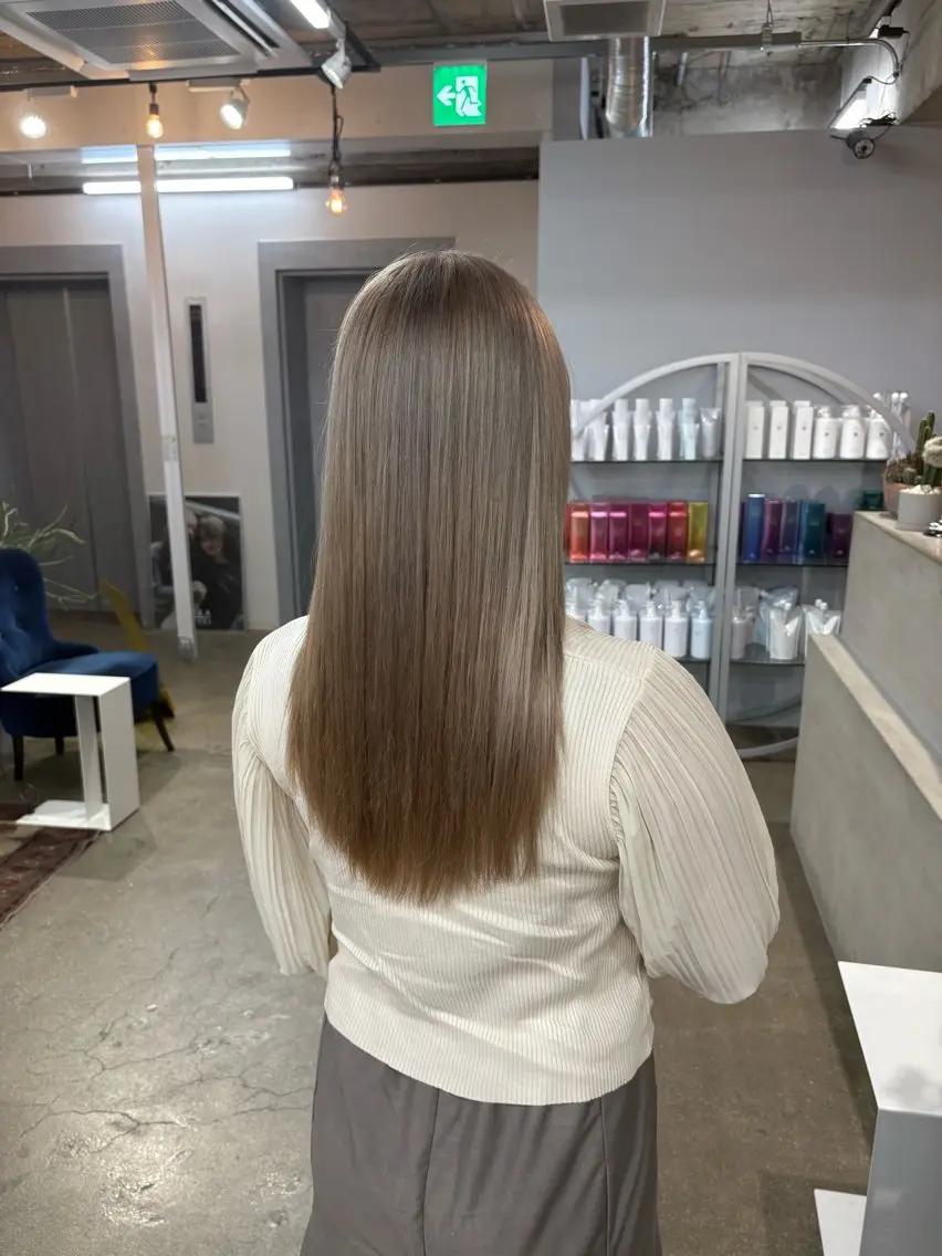 ロング ニシタニ コハルのヘアスタイル