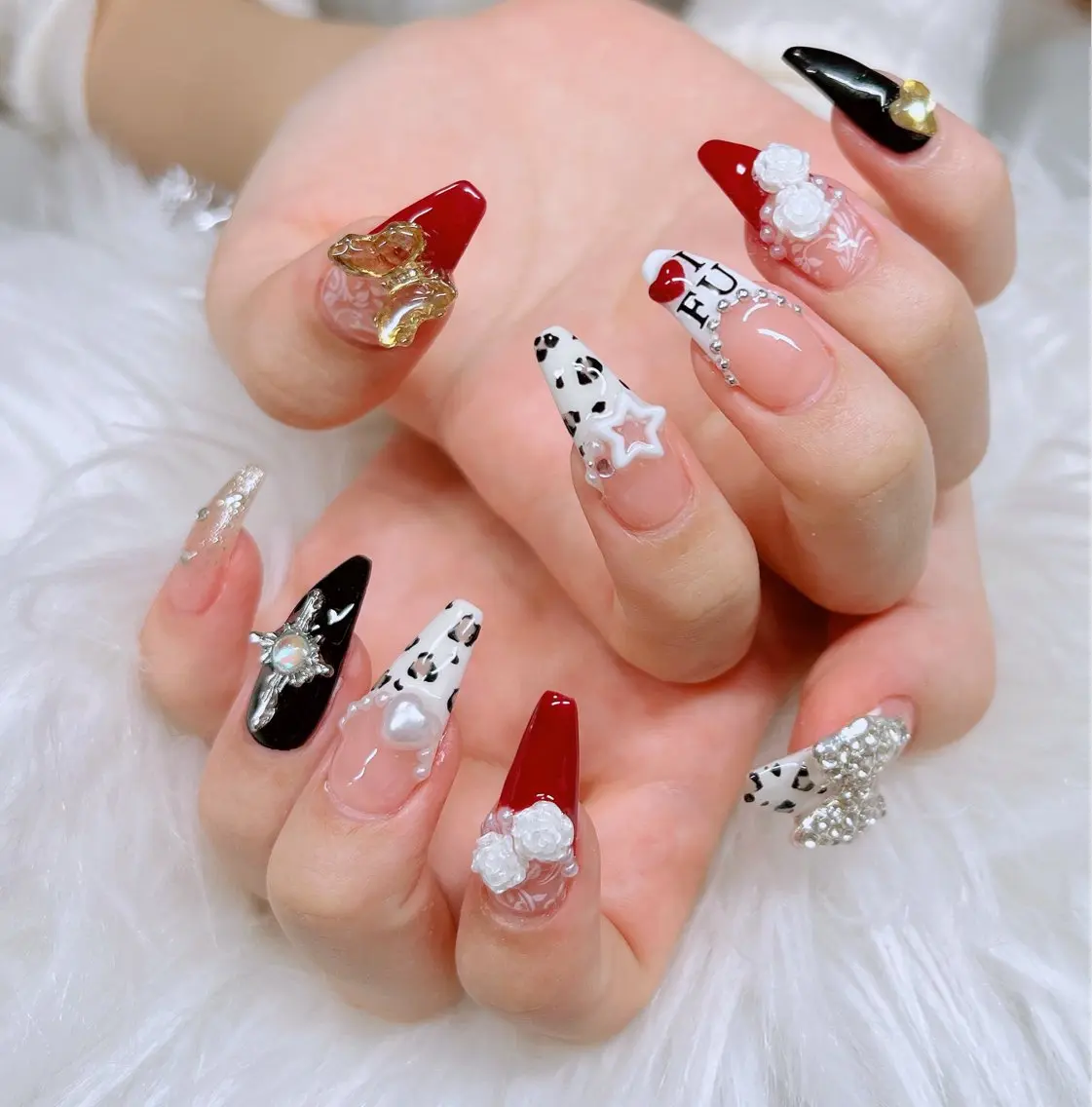 ネイル フレンチネイル 韓国ネイル ロングネイル マグネットネイル 持ち込み ハンドネイル Lee _nailのネイルデザイン