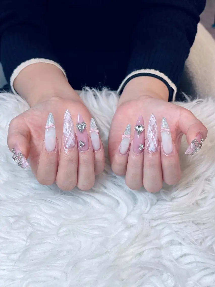 ネイル チークネイル ドット フレンチネイル グラデーション ハート Eli Muse 新宿ネイルのネイルデザイン