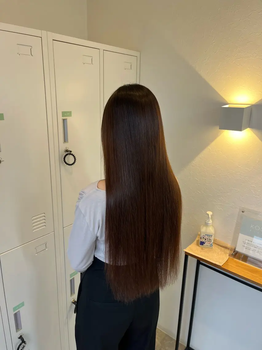 NAO／ KOS pinkのヘアスタイル