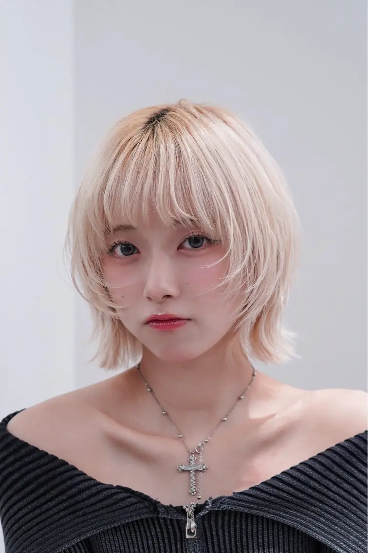 ショート カラー レイヤーカット 髪質改善カラー Unami 太田英寿のヘアスタイル
