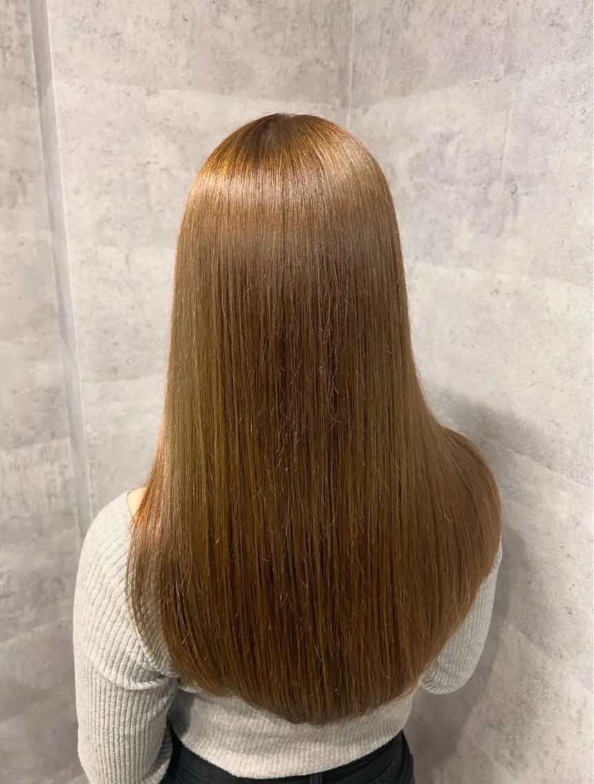 セミロング カラー HOHOMI （ほほみ）のヘアスタイル