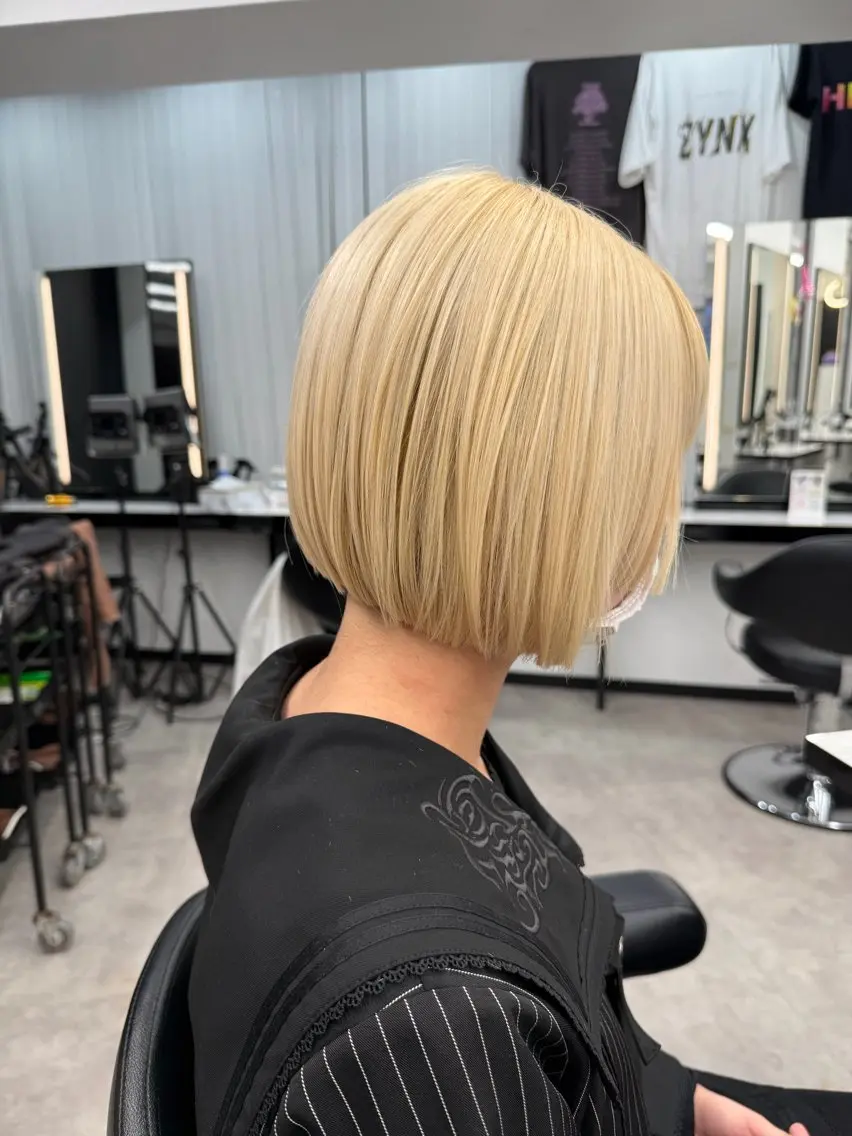 ミディアム カット無料‼️/ハイ トーン✨️/複雑履歴のヘアスタイル