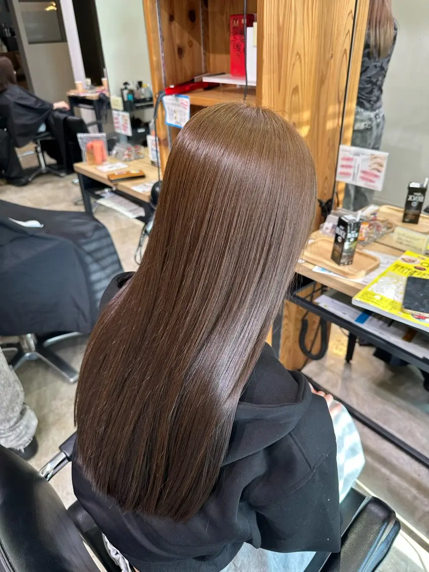 ロング カラー ベージュカラー オリーブベージュ 伊藤 旭華のヘアスタイル