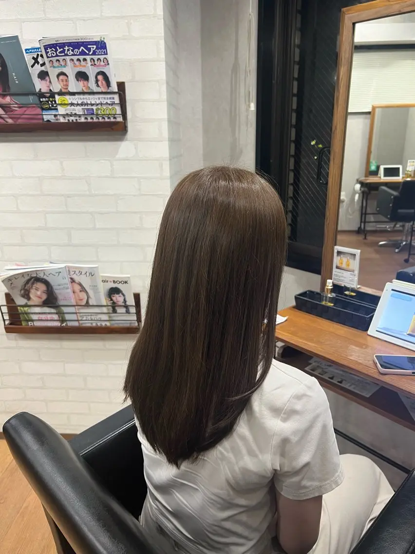 ロング カラー アッシュ アッシュブラウン ブラウンカラー 透明感カラー カット ヘアカラー レ ナのヘアスタイル
