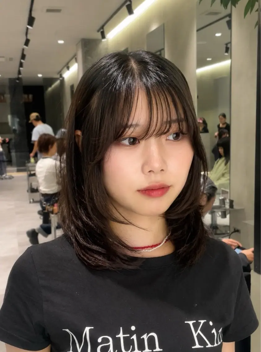 ミディアム カット ヘアカラー トリートメント 神戸レイヤーカット 顔周り/骨格診断のヘアスタイル