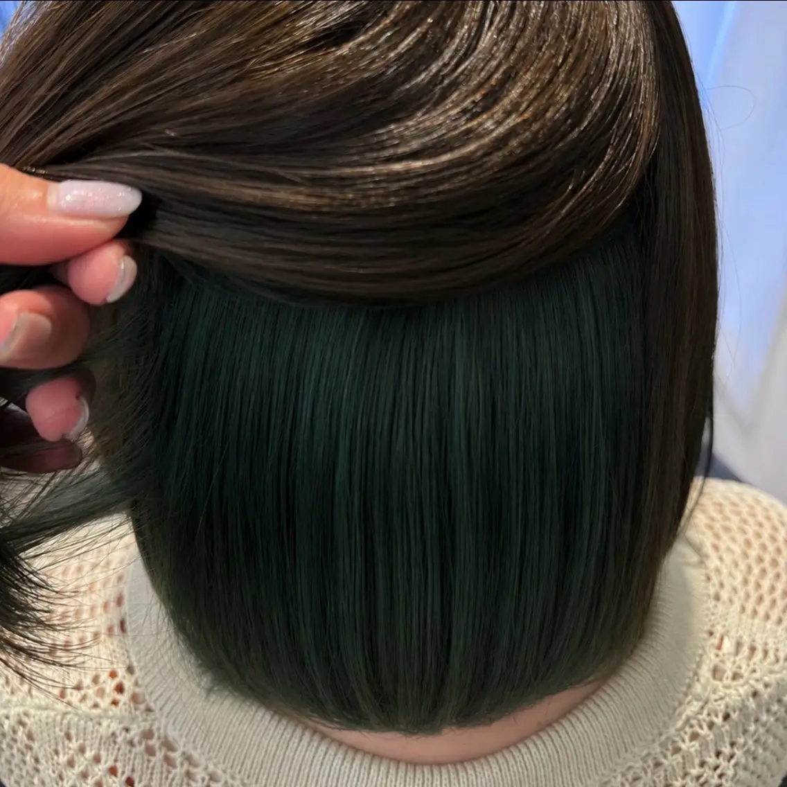 ミディアム カラー ベージュカラー インナーカラー オリーブベージュ ヘアカラー 内田 愛莉のヘアスタイル