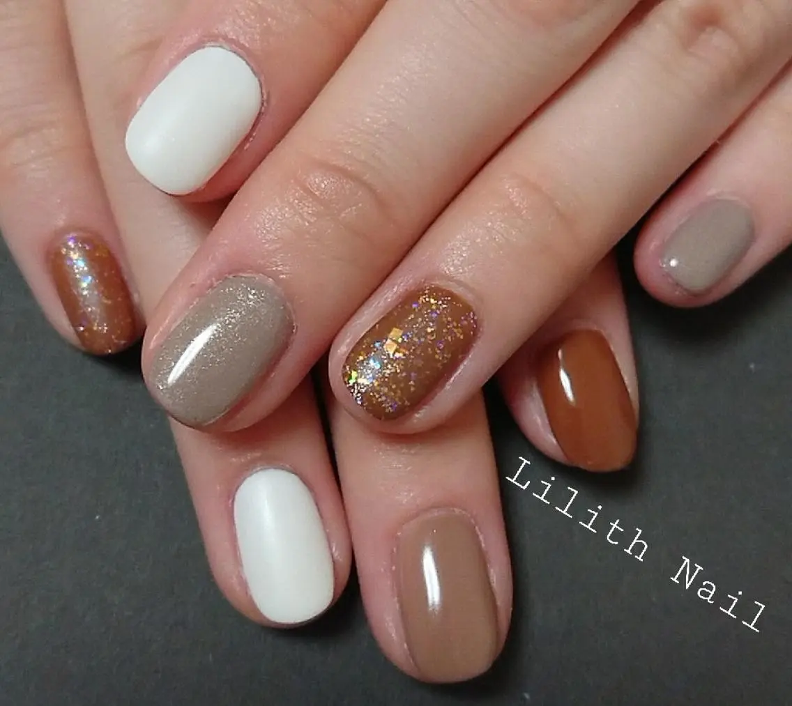 ネイル ブラウン マットネイル ワンカラーネイル ホワイト Lilith Nailのネイルデザイン