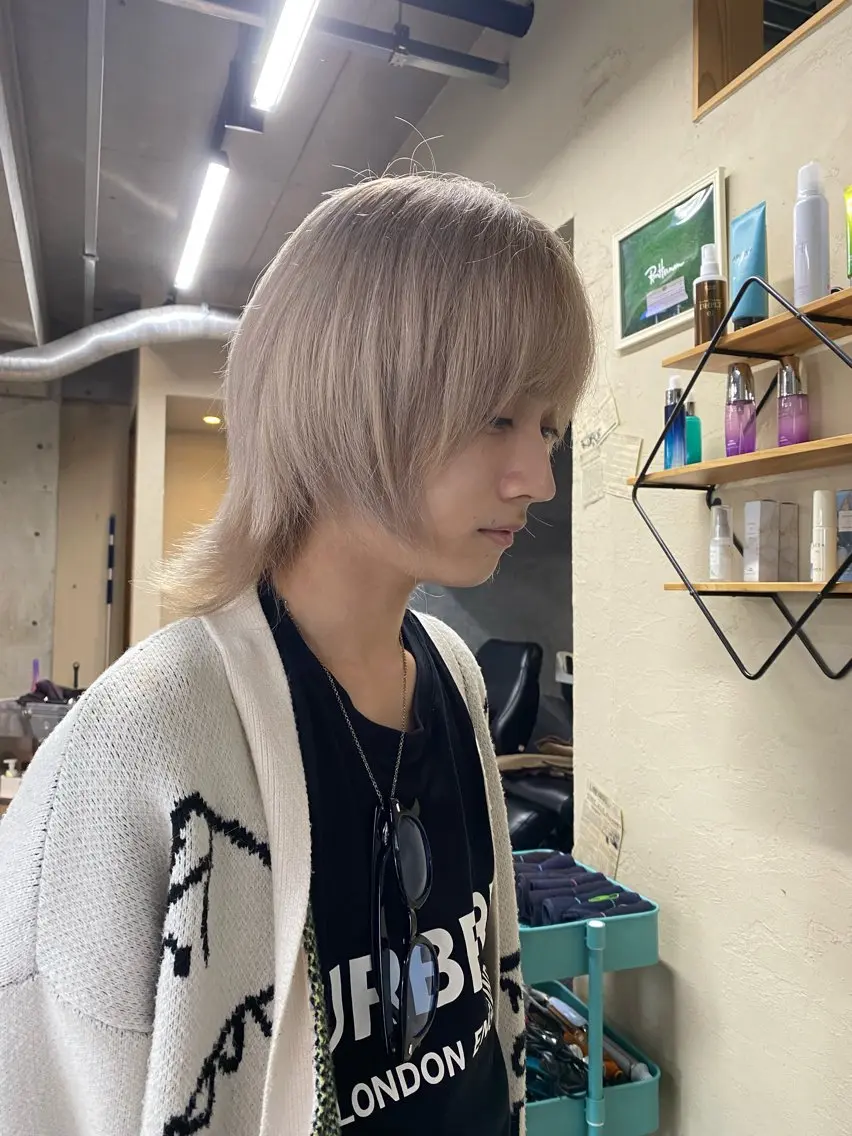 ショート カラー メンズ メンズブリーチ ベージュカラー ブリーチ ケアブリーチ ホワイトベージュ ブリーチムラ修正 /ハイトーン/青砥大のヘアスタイル