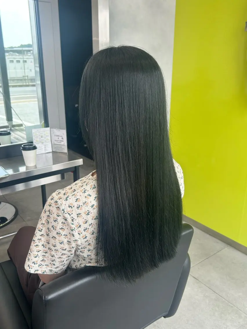 ロング カラー ブルーカラー 菊池 梨麻のヘアスタイル