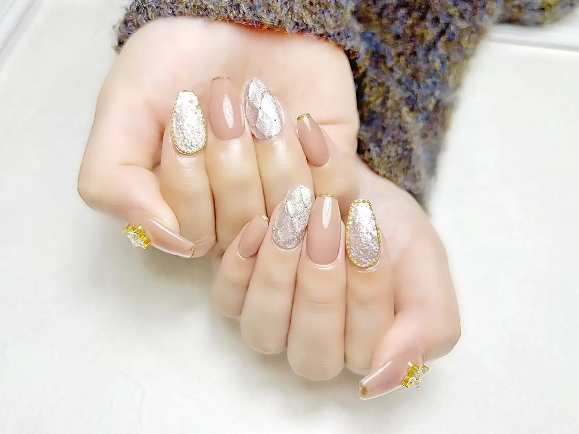ネイル ガーリー ゴールド キラキラネイル ラメ(グリッター) マグネットネイル rouse nail RISATOのネイルデザイン