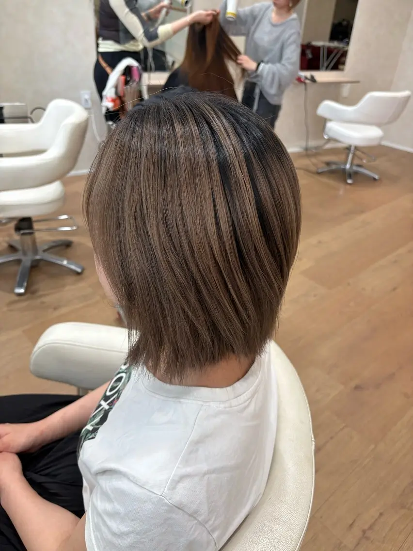 ショート カラー 湊 陽菜のヘアスタイル