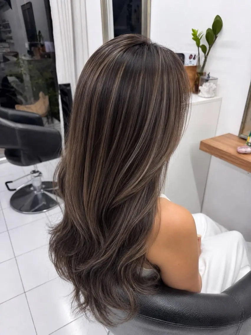 ロング ヘアカラー 土居 悠梨のヘアスタイル