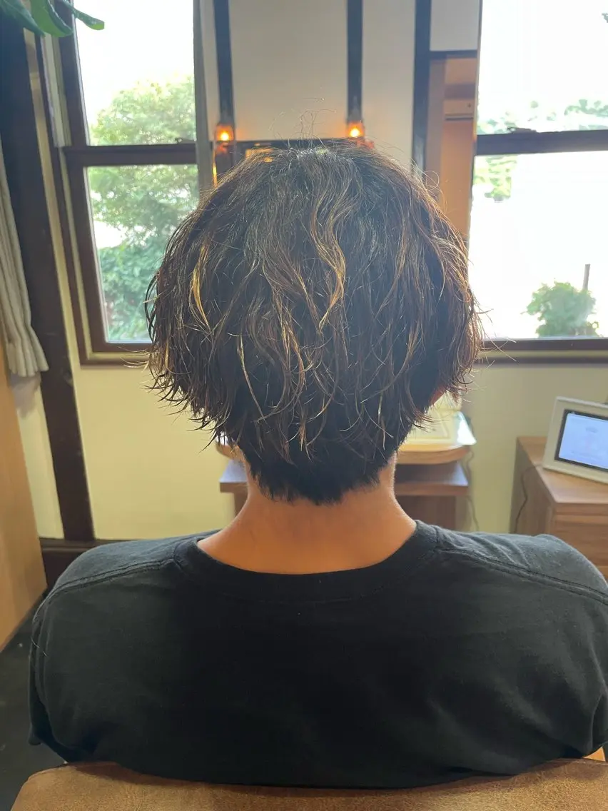 メンズ マッシュ メンズパーマ 刈り上げ カット 黒川 名津美のヘアスタイル
