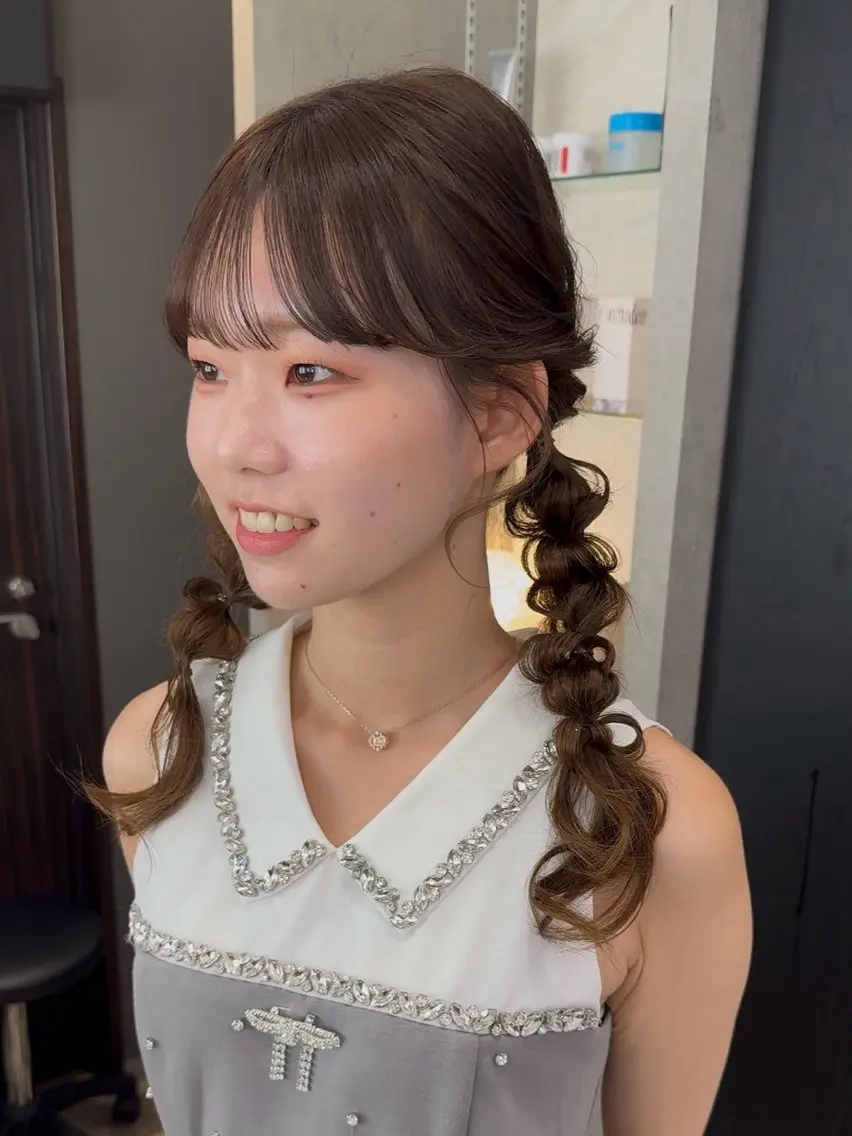 ヘアアレンジ 透明感/オリーブ ハイトーン×レイヤーのヘアスタイル