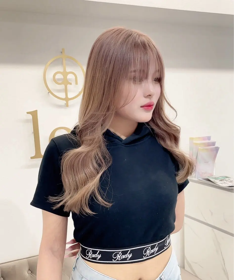 ロング 顔周りカット レイヤーカット カット ヘアカラー トリートメント 🔗透明感カラー🔗 エクステ✂️はるちかのヘアスタイル