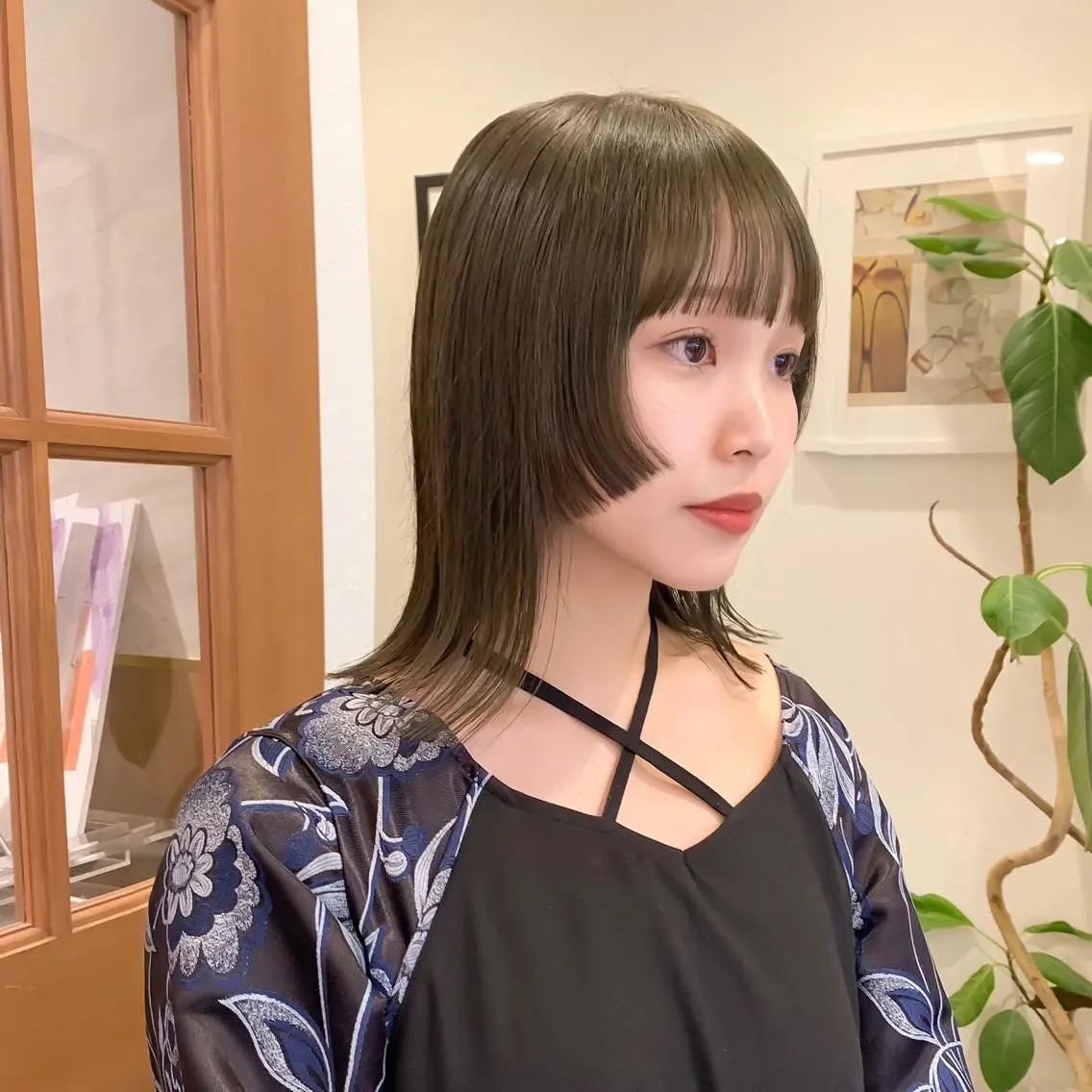 ミディアム カット ヘアカラー トリートメント 🤍aimi🤍 ウルフ/韓国ヘアのヘアスタイル
