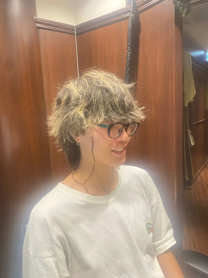 ミディアム ミディアムパーマ 對馬 虎太郎のヘアスタイル