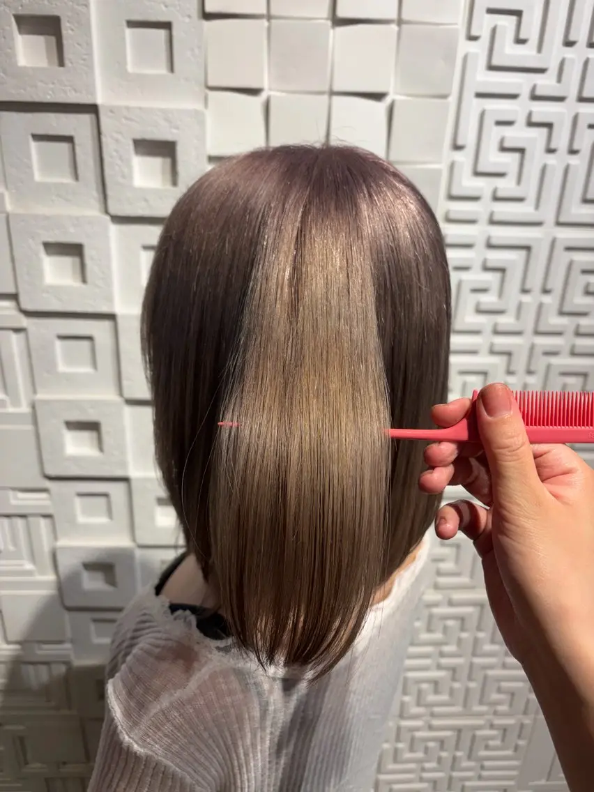 カラー ベージュカラー ダブルカラー ミルクティーベージュ 名執 朋夏のヘアスタイル