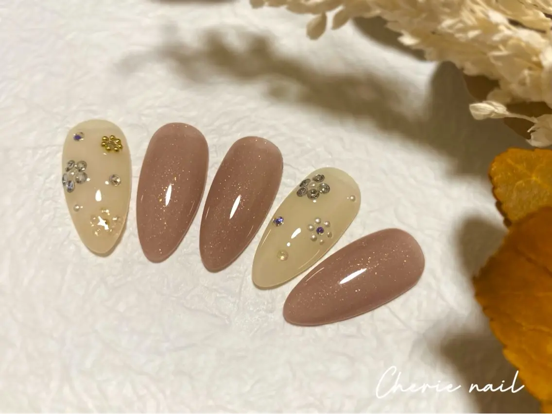 ネイル フラワーネイル ジェルネイル ラメ(グリッター) オフィスネイル ストーンネイル Cherienail yunaのネイルデザイン