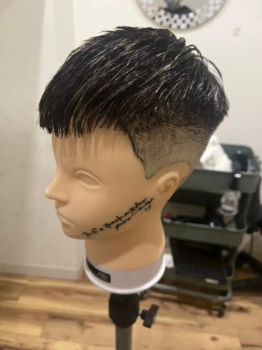 ショート ハイライト メンズサロン関 紫雲(セキレンゲ)のヘアスタイル
