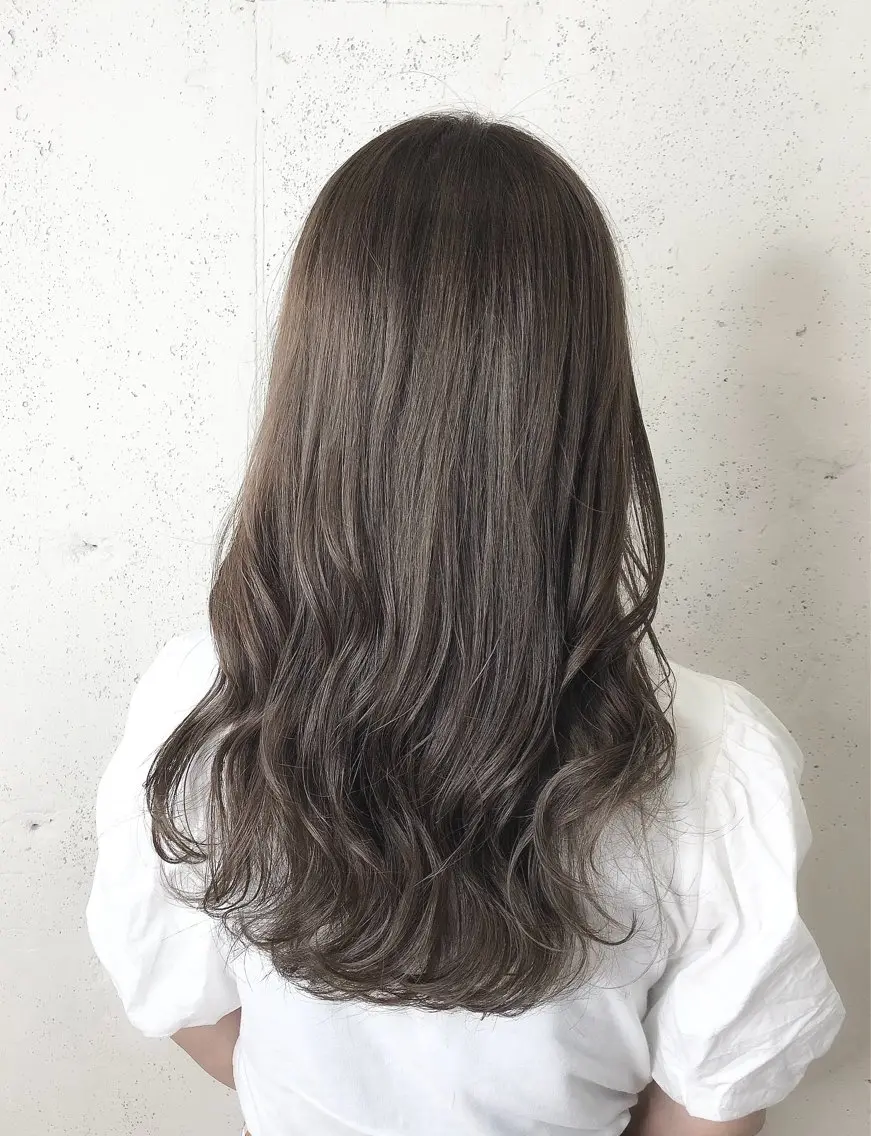 ロング カラー 透明感カラー🎀／ 寒色カラー／マツエクのヘアスタイル