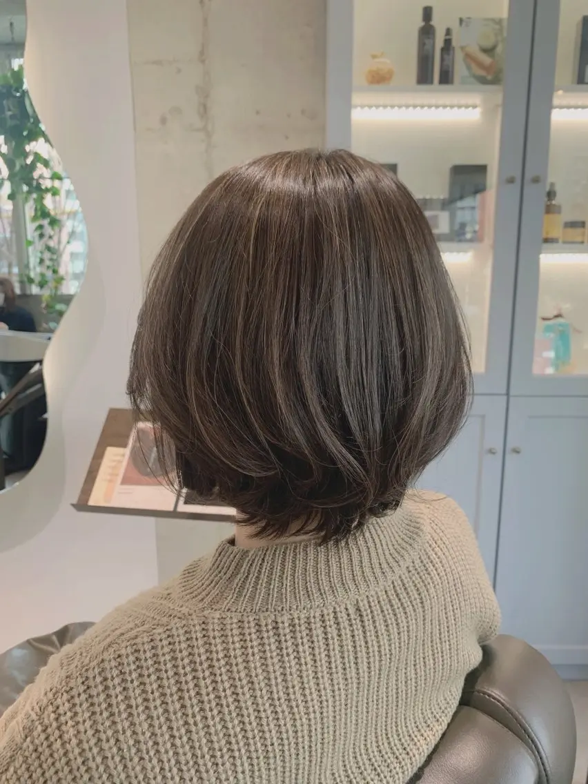 ミディアム ハイライト カット ヘアカラー トリートメント 早稲田 千尋のヘアスタイル
