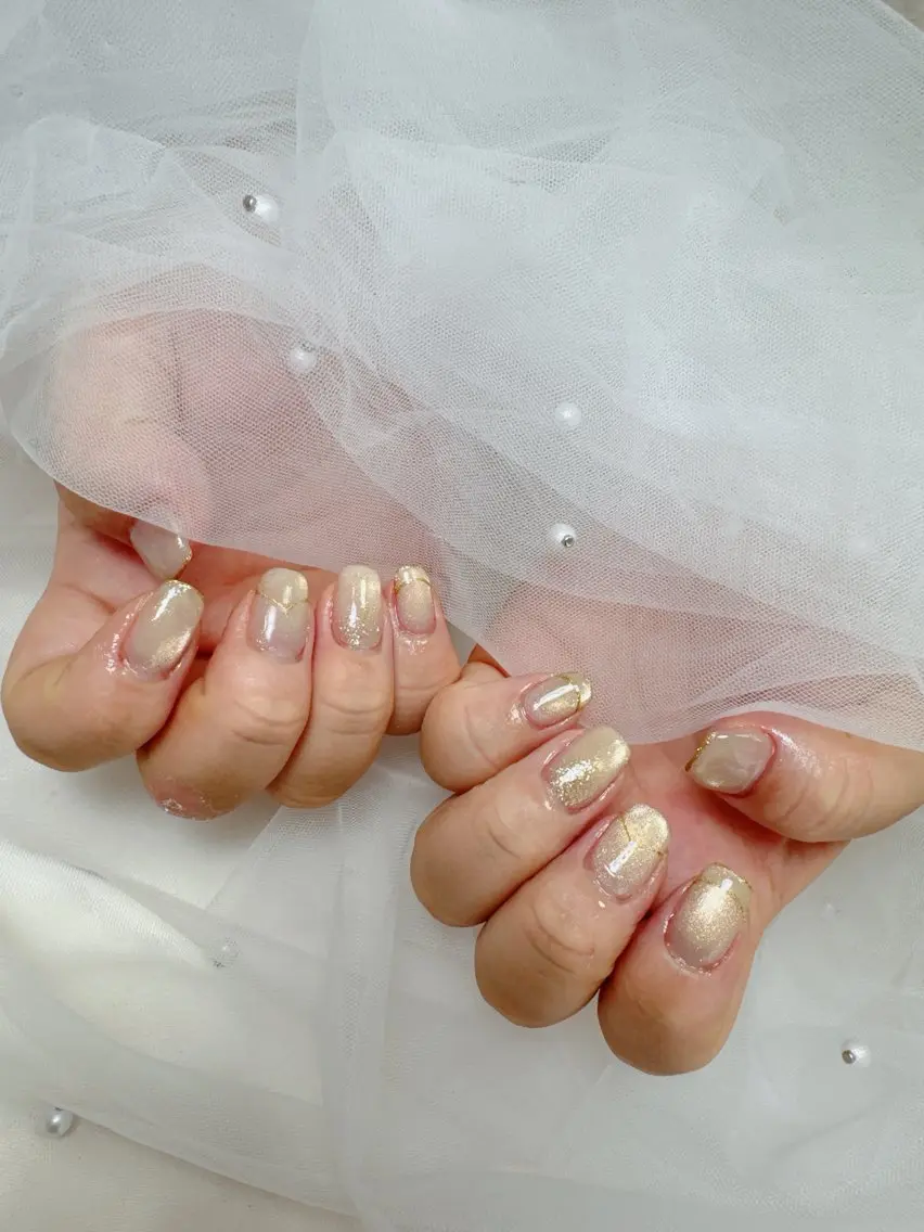 ネイル フレンチネイル ガラスフレンチ キラキラネイル マグネットネイル マグネットフレンチ Queeens nailのネイルデザイン