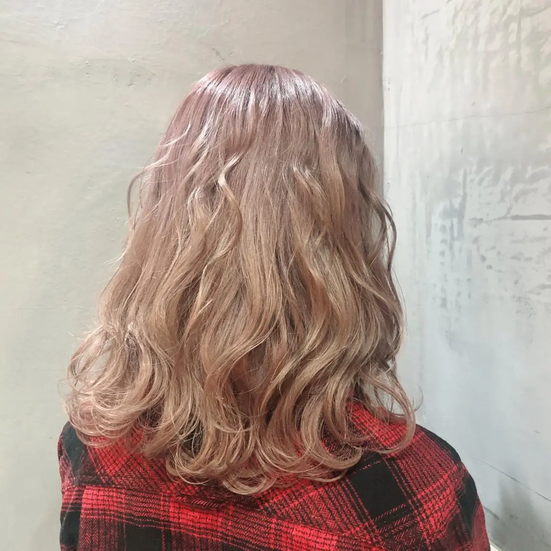 ミディアム カラー ベージュカラー ブリーチ ピンクカラー ピンクベージュ 櫻井 愛弓のヘアスタイル