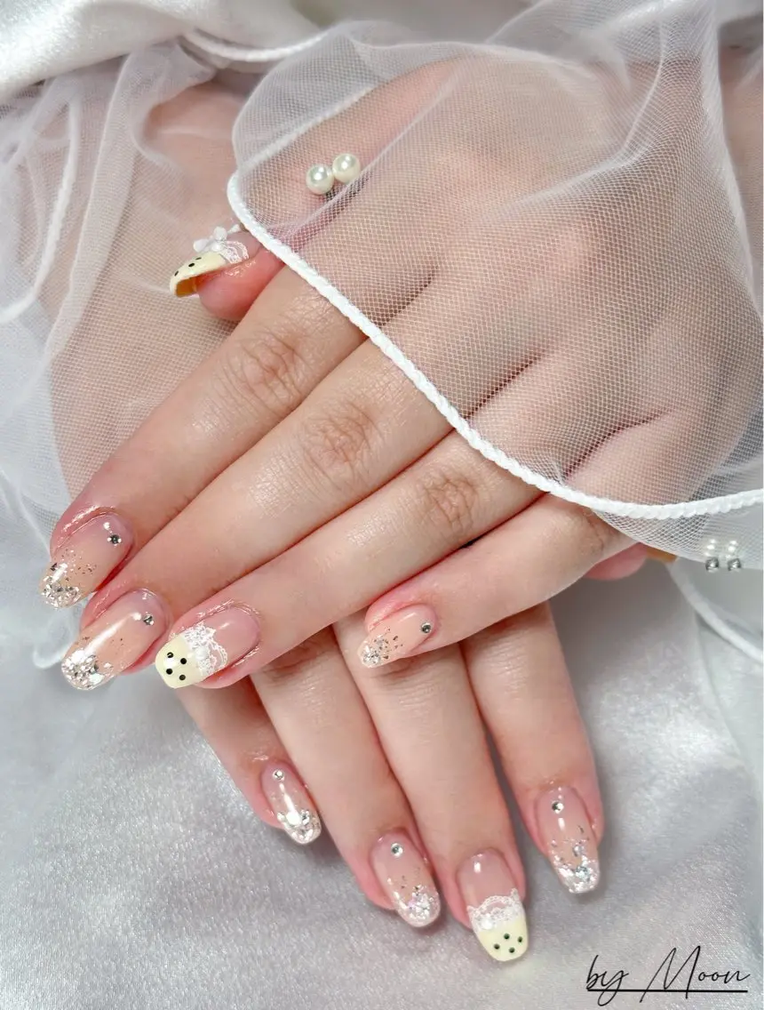 ネイル アートネイル ドット ジェルネイル ガーリー キラキラネイル Moon Nailsのネイルデザイン