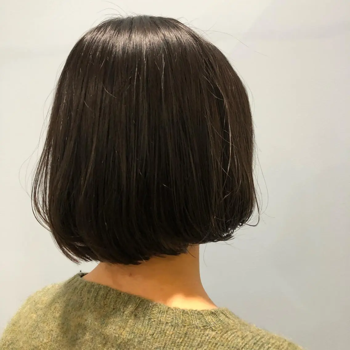 ショート カラー イヤリングカラー うる艶カラー 🫶🏼💭mikaのヘアスタイル