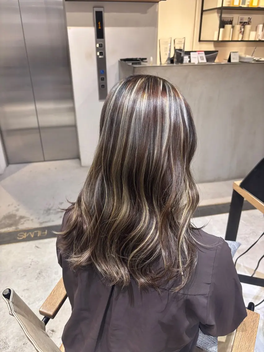 ロング ハイライト ヘアカラー FILMS Rinoのヘアスタイル