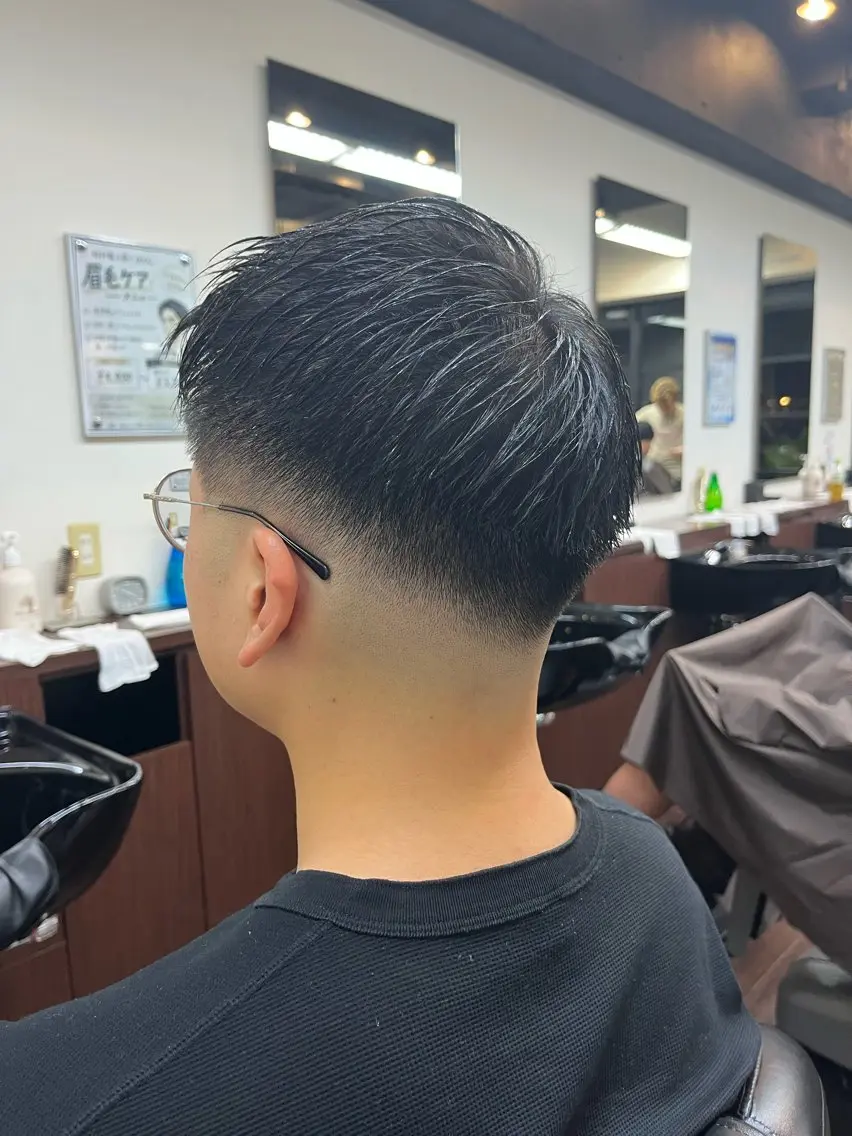 ショート メンズ フェードカット スキンフェード カット カメオカ ダイゴのヘアスタイル