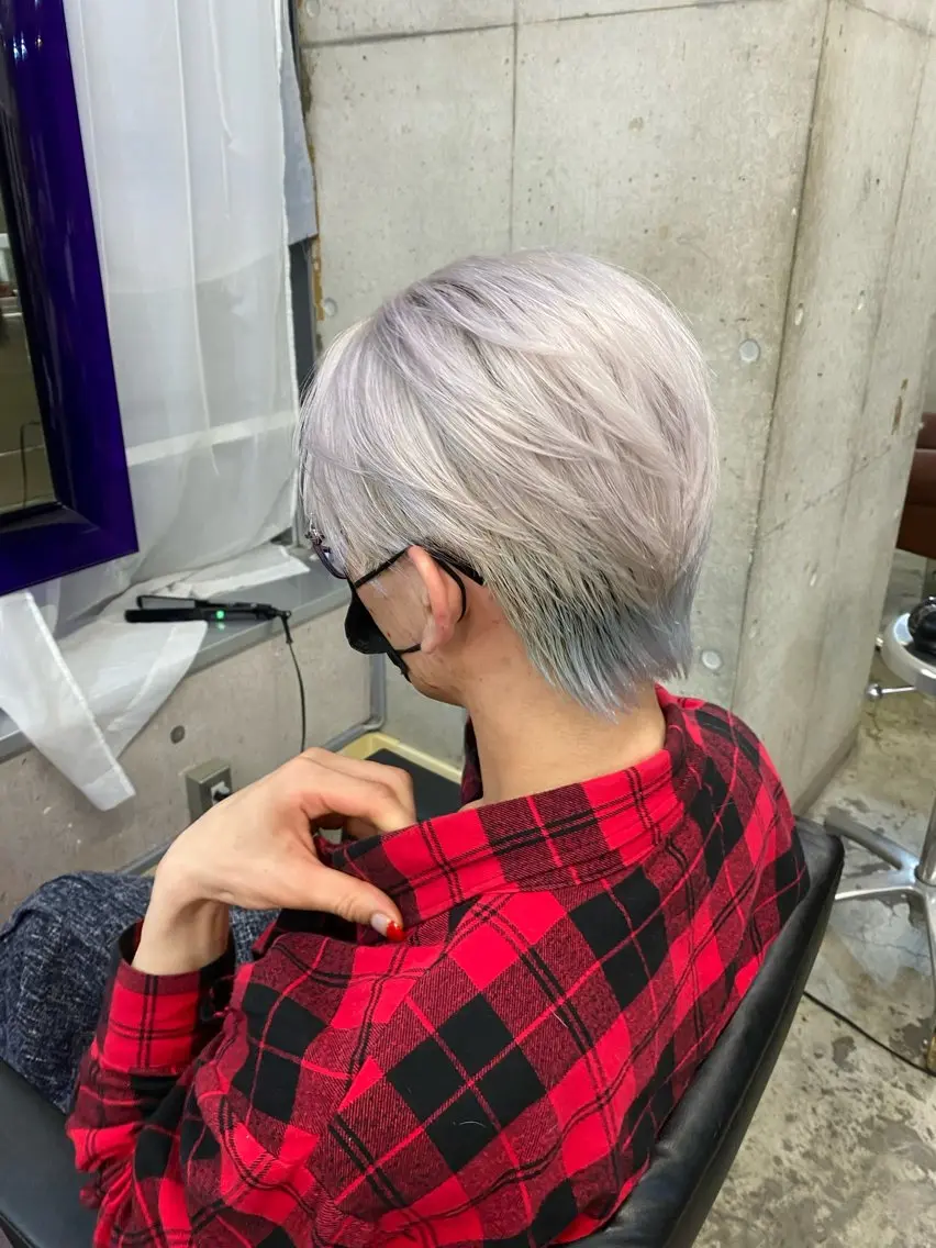ショート ボブ ブリーチカラー🎀 LiLi🫧のヘアスタイル