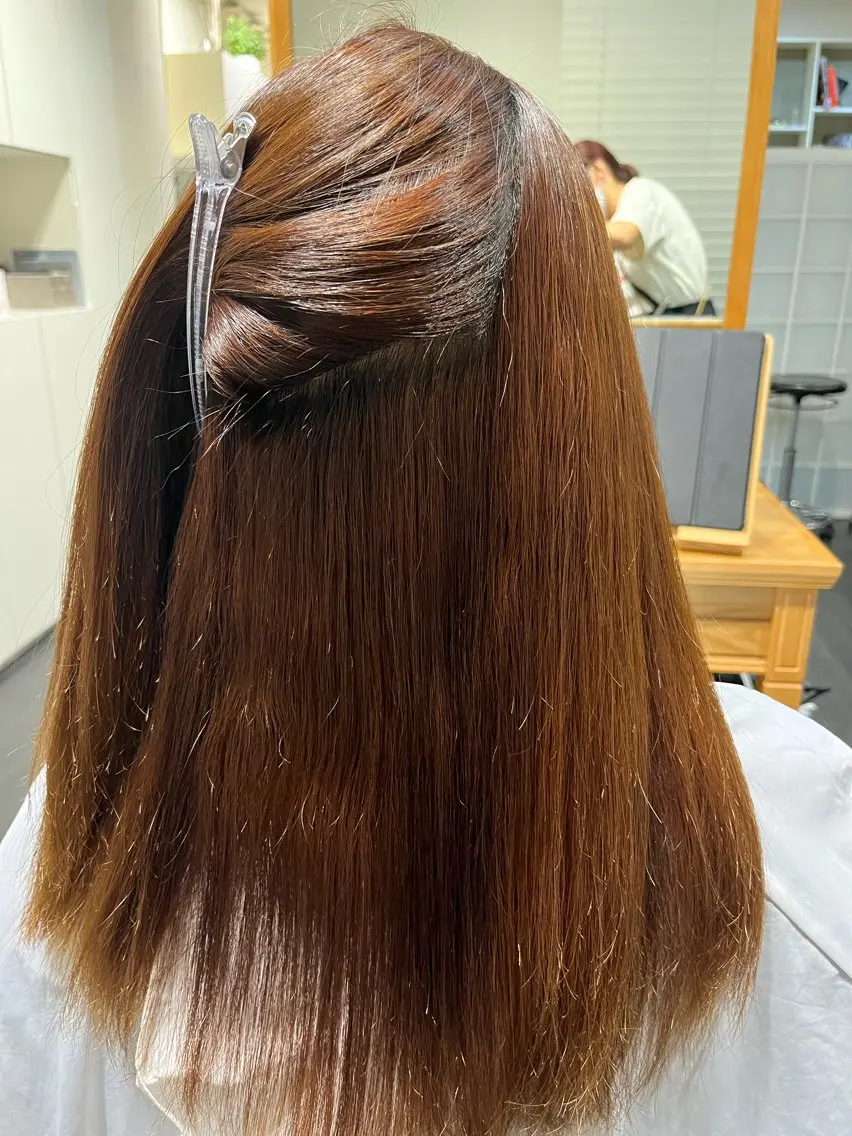セミロング 縮毛矯正 細田 碧のヘアスタイル