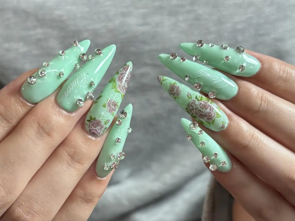 ネイル オーロラネイル 長さ出し フットネイル フレンチネイル ジェルネイル ハンドネイル NaMi Belle Nailのネイルデザイン