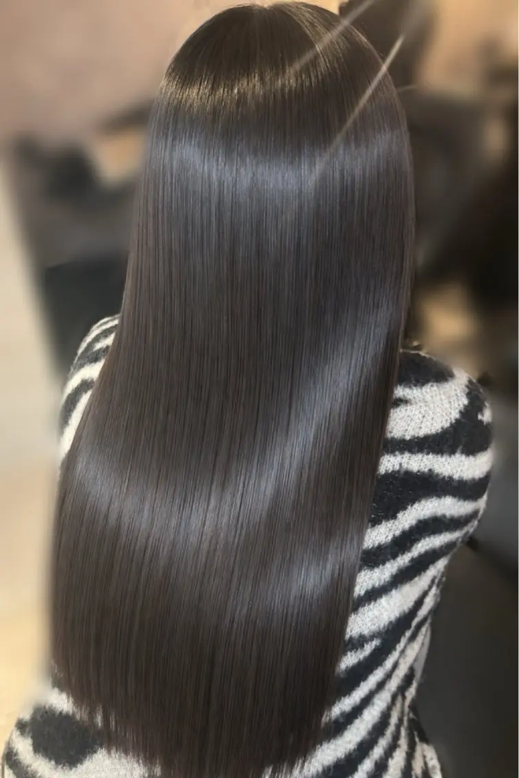 ロング elu あやね💜 🫧カラー・縮毛矯正のヘアスタイル