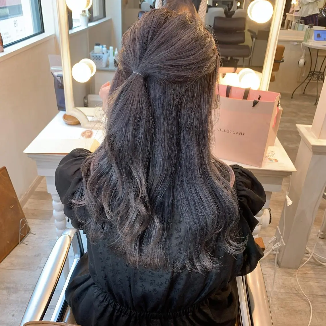 ロング カラー ヘアアレンジ 透明感カラー ラベンダーカラー ラベンダーグレー ミユ🎀長さ出し 🎨デザインカラーのヘアスタイル
